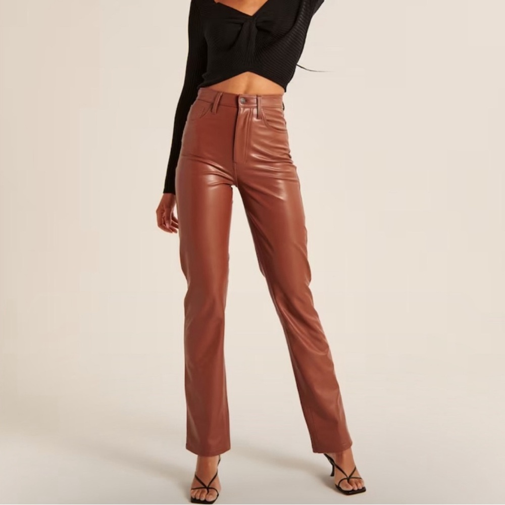 Abercrombie & Fitch Curve Love Vegan Leather 90s Straight Pant size 31/12